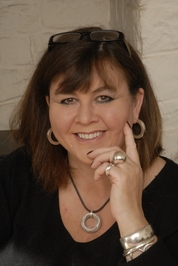 Jo Thomas Author pic